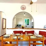Mediterranean Cottage, Sea View, Great Location