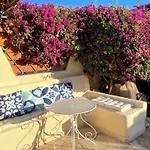 Villa Mediterranean Cottage, Sea View, Great Location