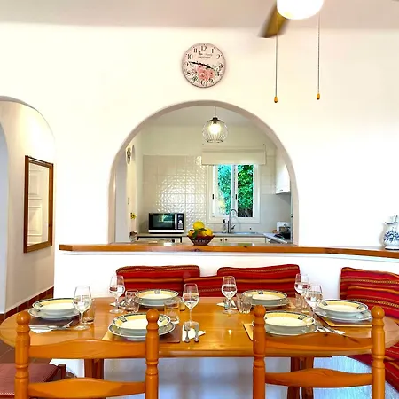 Mediterranean Cottage, Sea View, Great Location