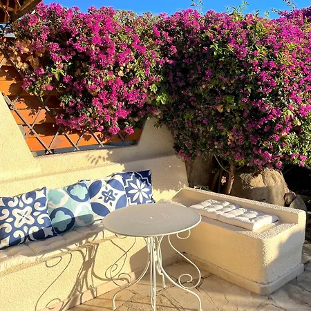 Villa Mediterranean Cottage, Sea View, Great Location