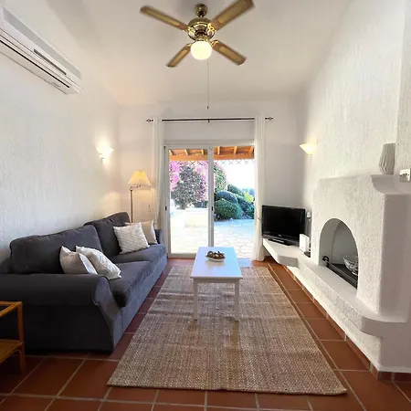 Mediterranean Cottage, Sea View, Great Location Villa