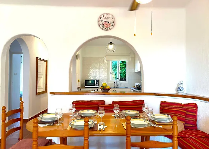 Mediterranean Cottage, Sea View, Great Location