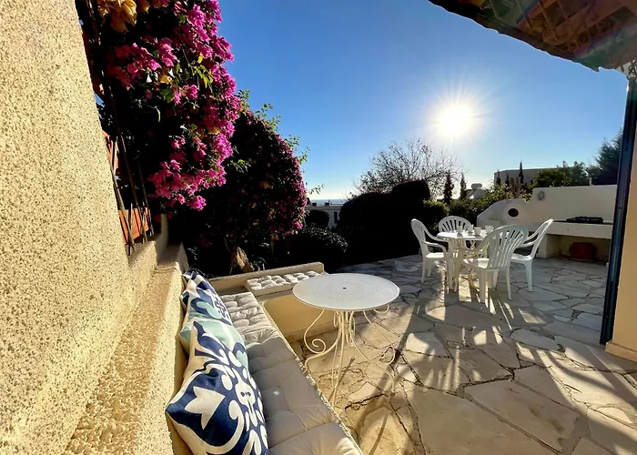 Vila Mediterranean Cottage, Sea View, Great Location