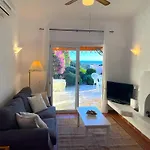 Villa Mediterranean Cottage, Sea View, Great Location *