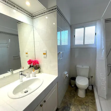 Mediterranean Cottage, Sea View, Great Location Villa