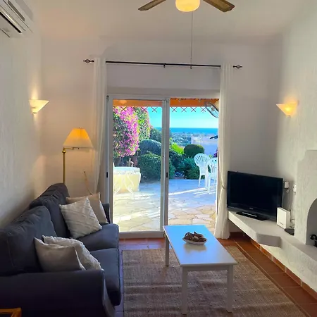 Villa Mediterranean Cottage, Sea View, Great Location *