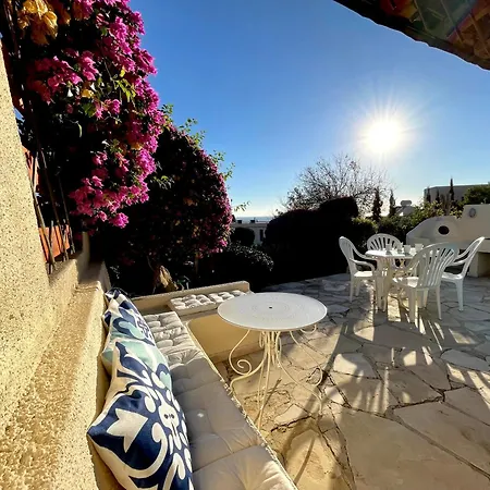 Villa Mediterranean Cottage, Sea View, Great Location