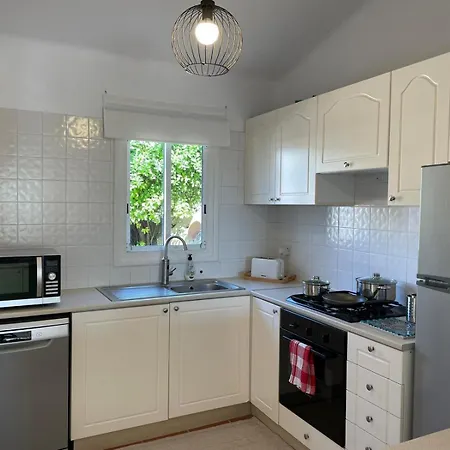 Villa Mediterranean Cottage, Sea View, Great Location