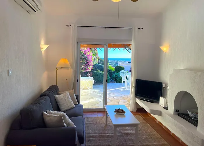 Villa Mediterranean Cottage, Sea View, Great Location *