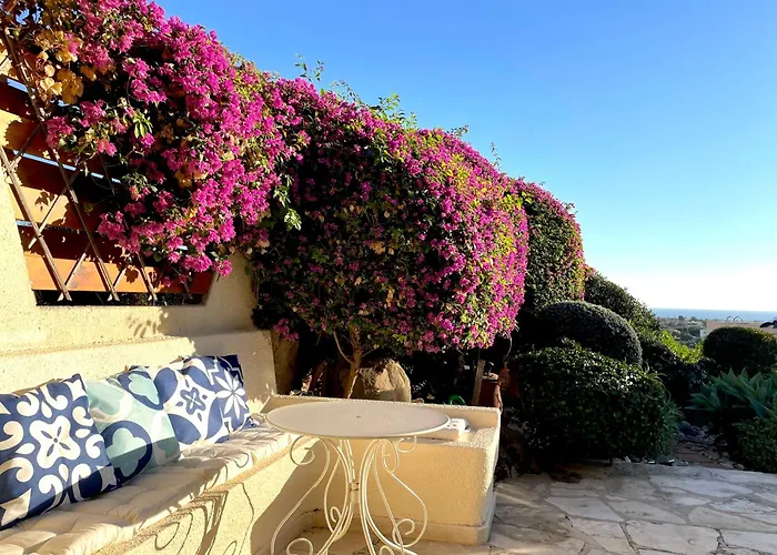 Mediterranean Cottage, Sea View, Great Location *